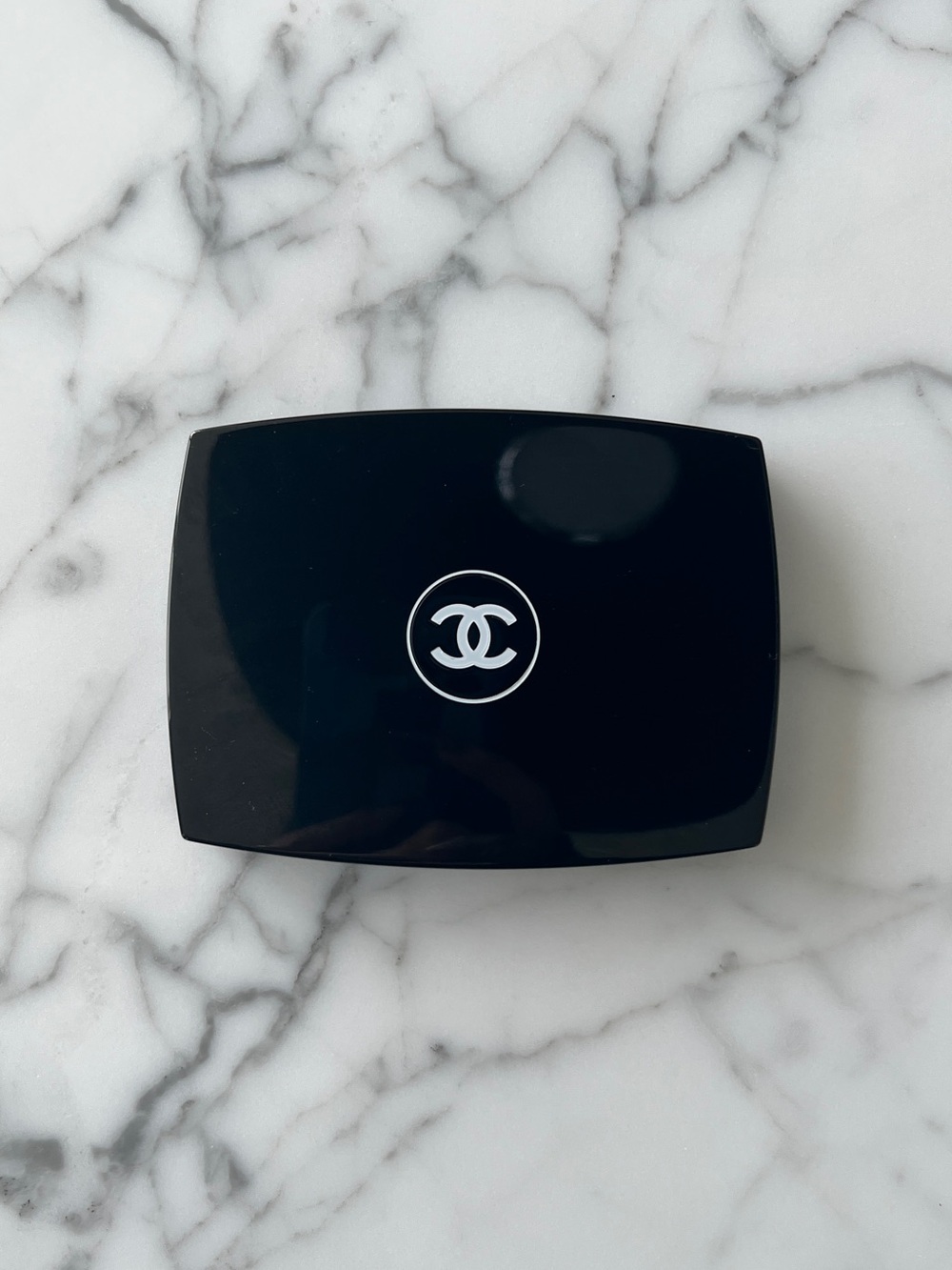 CHANEL Vitalumière Éclat Compact Foundation